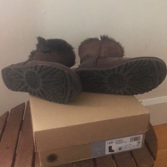 Uggs Bailey Button - Picture 5 of 5